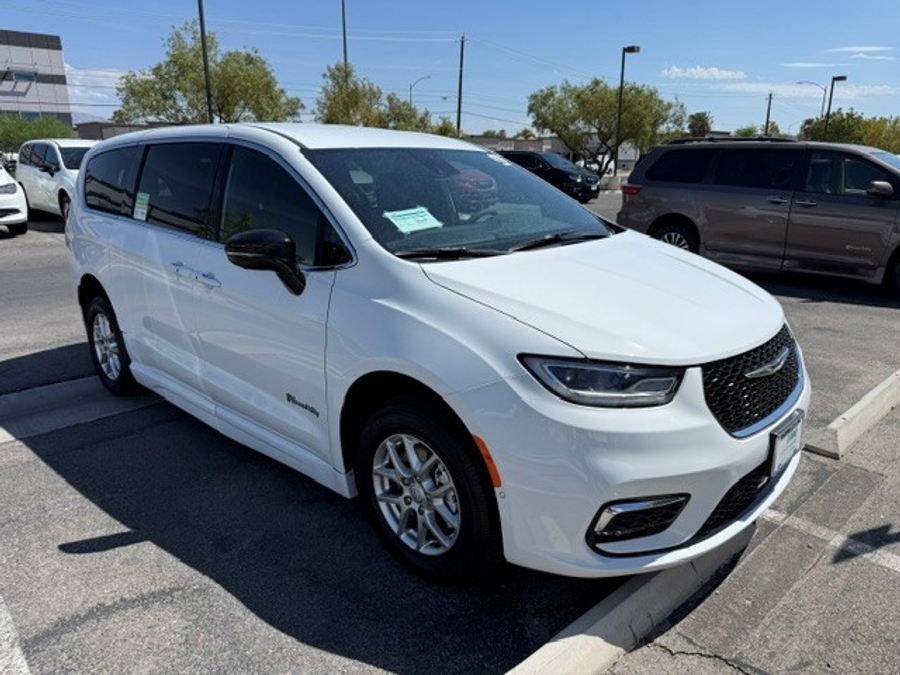 White Chrysler Pacifica image number 4