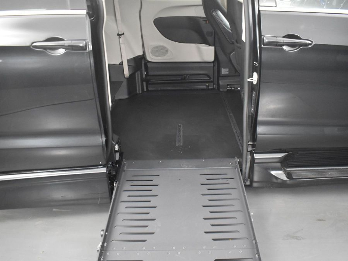 2023 CHRYSLER VOYAGER - Image 12