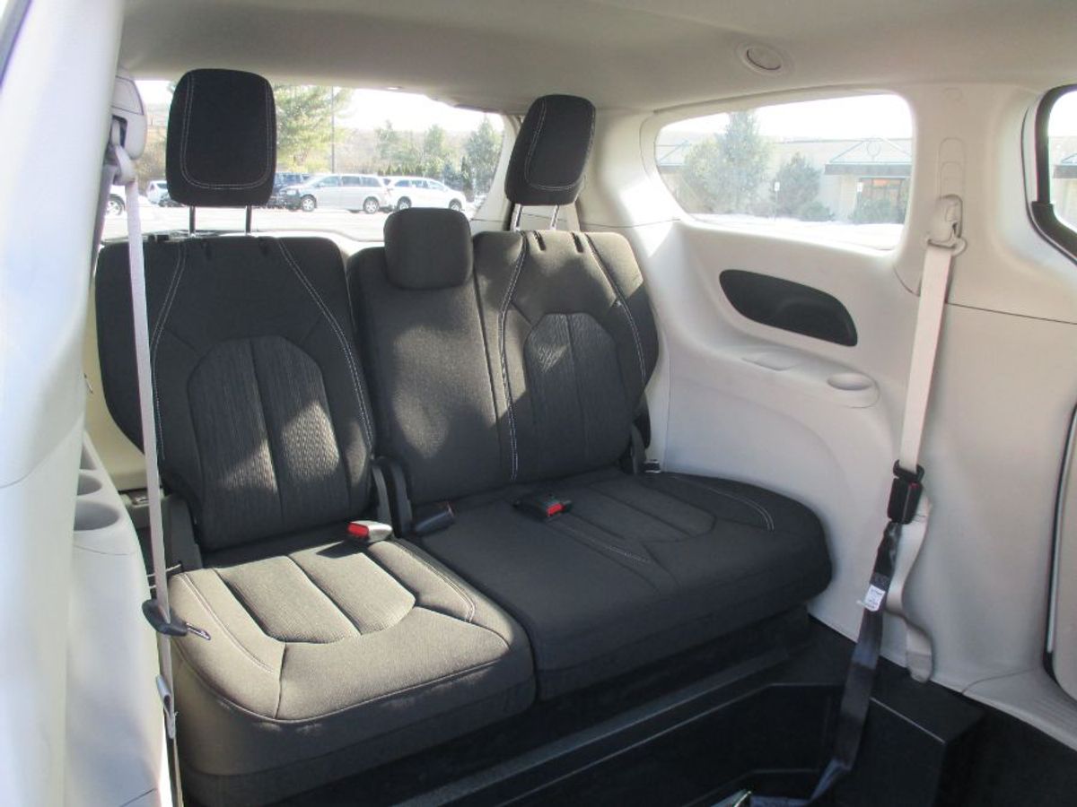 2024 CHRYSLER VOYAGER - Image 10