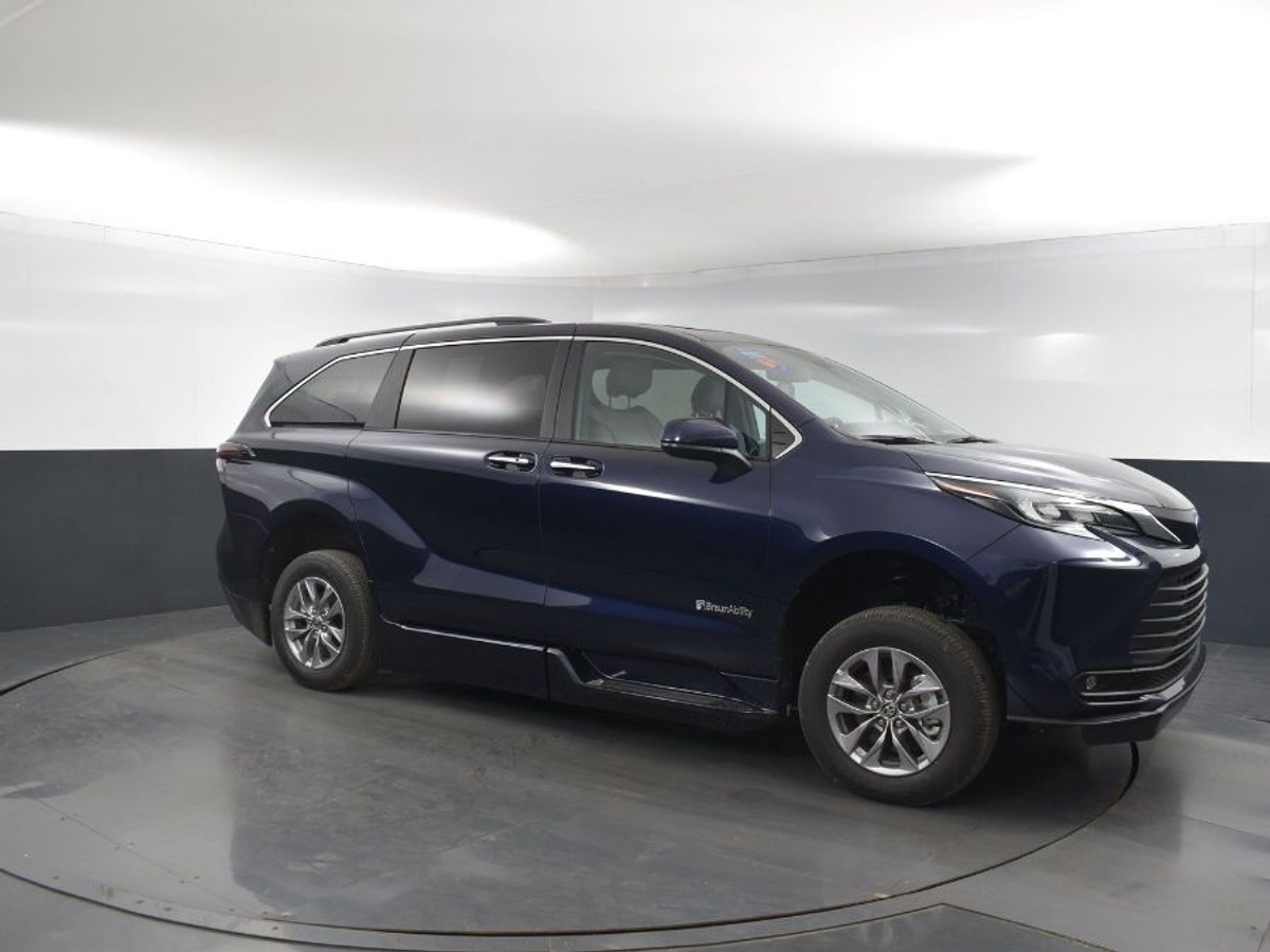 2025 TOYOTA SIENNA - Image 18