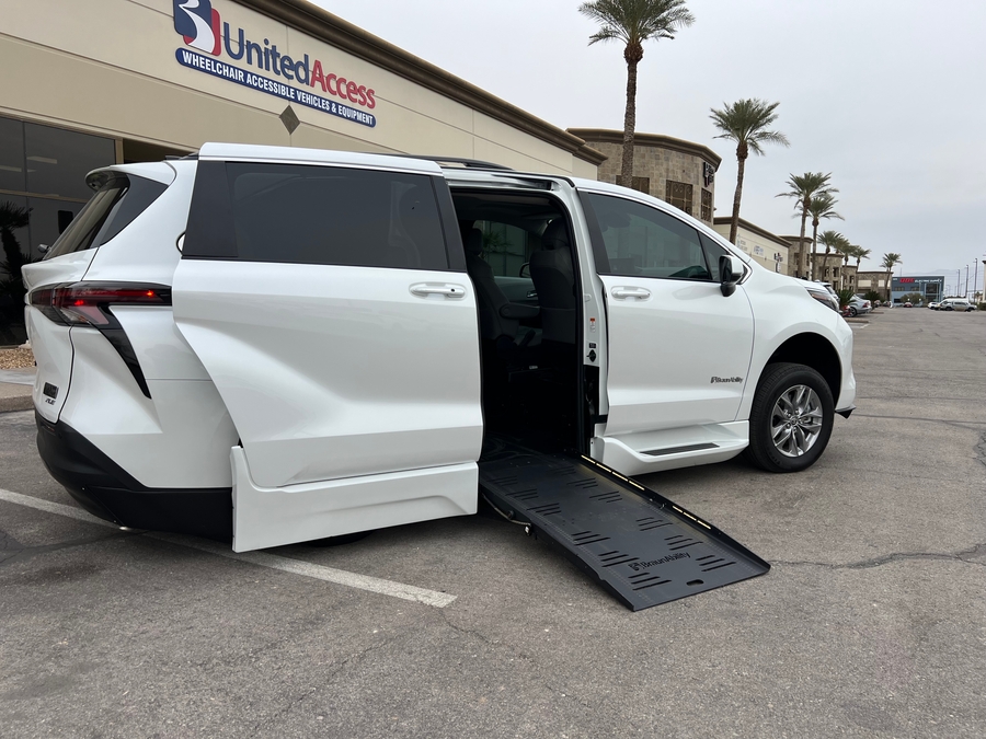 Used 2025 Toyota Sienna Hybrid XLE Plus - BraunAbility Side Entry Entry Fold Out Automatic Ramp