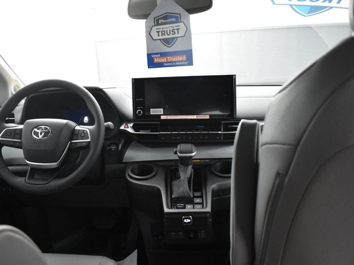 2025 TOYOTA SIENNA - Image 13