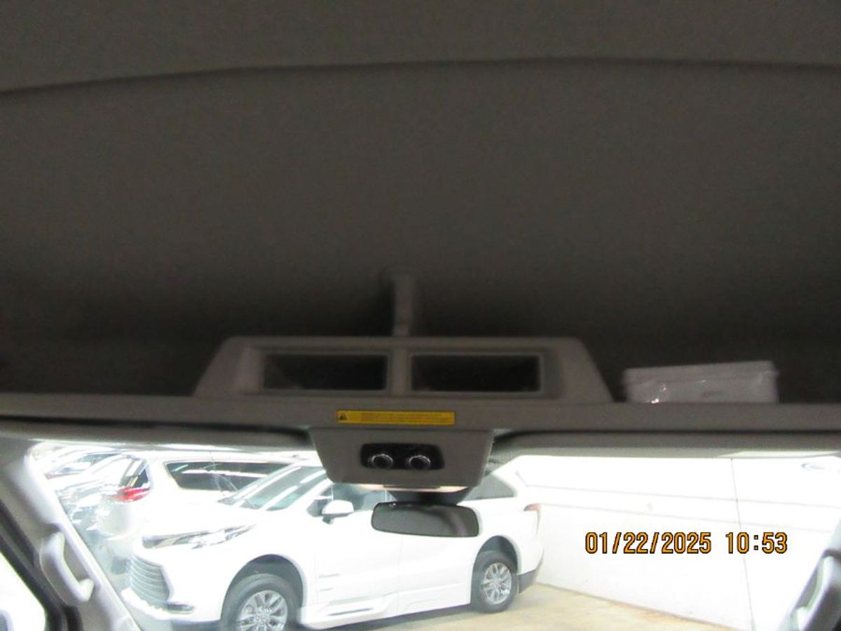 White Ford Transit image number 9