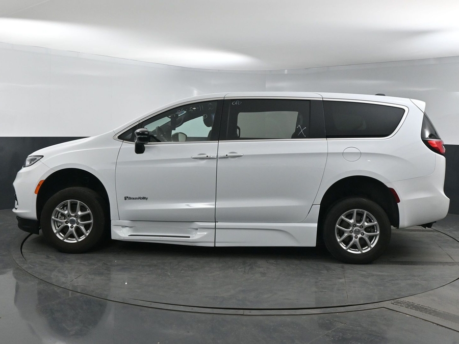 Used 2024 Chrysler Pacifica Touring-L - BraunAbility Side Entry Entry In Floor Automatic Ramp