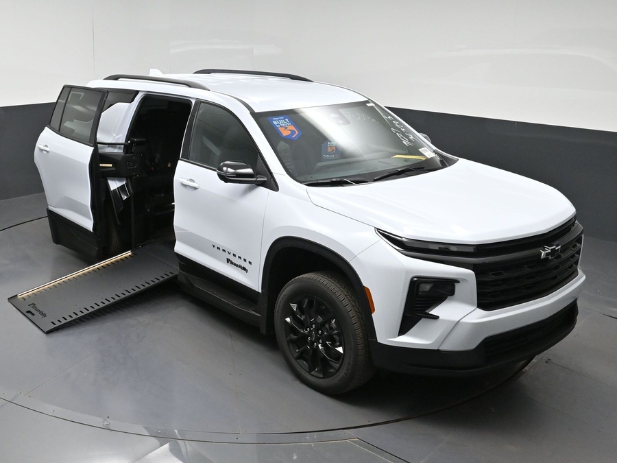 New 2026 Chevrolet Traverse 1LT Midnight - BraunAbility Side Entry In Floor Automatic Ramp
