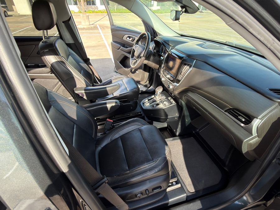 Used 2021 Chevrolet Traverse 2LT - BraunAbility Side Entry In Floor Automatic Ramp