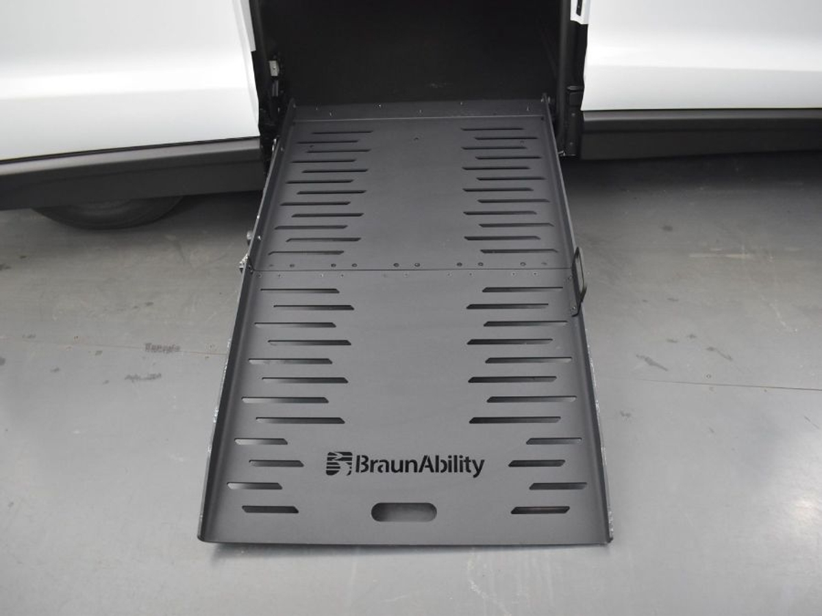 2025 CHRYSLER VOYAGER - Image 11