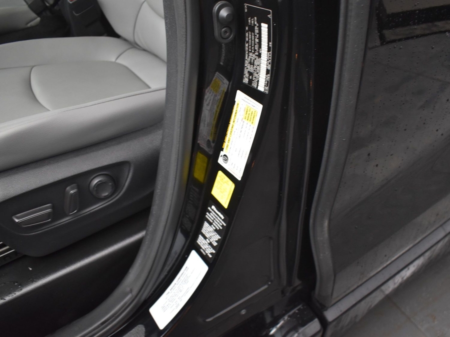 New 2025 Toyota Sienna Hybrid XLE Plus - BraunAbility Side Entry Entry In Floor Automatic Ramp