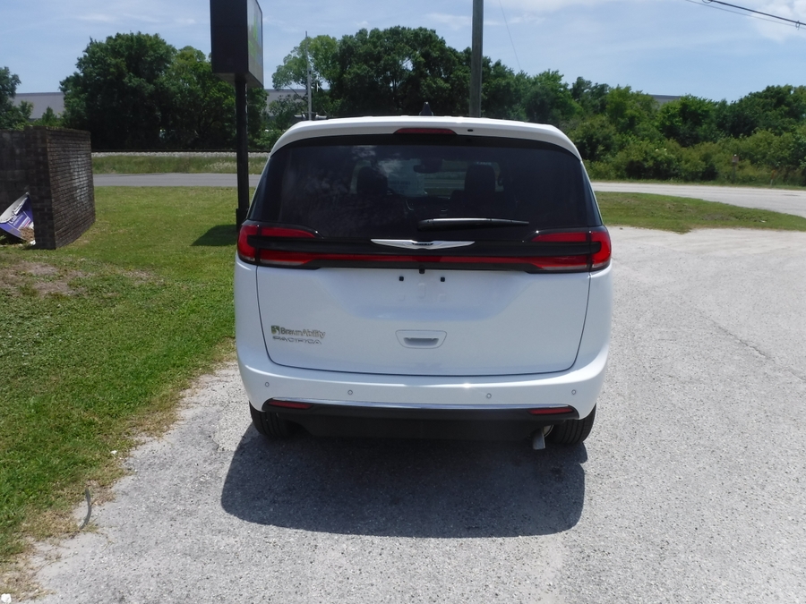 White Chrysler Pacifica image number 2