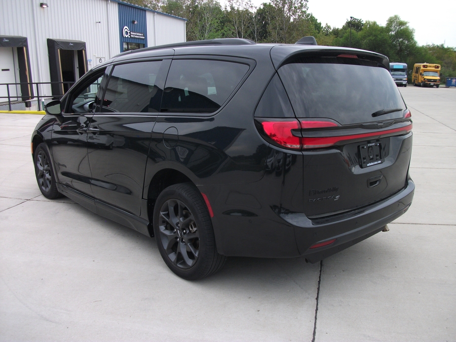 Used 2023 Chrysler Pacifica Touring L - BraunAbility Side Entry Fold Out Automatic Ramp