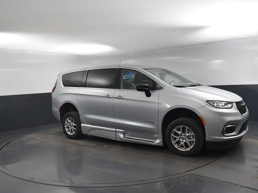 Used 2024 Chrysler Pacifica Touring L - BraunAbility Side Entry Entry Fold Out Automatic Ramp