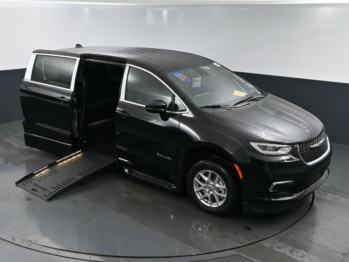 2025 CHRYSLER PACIFICA - Image 22