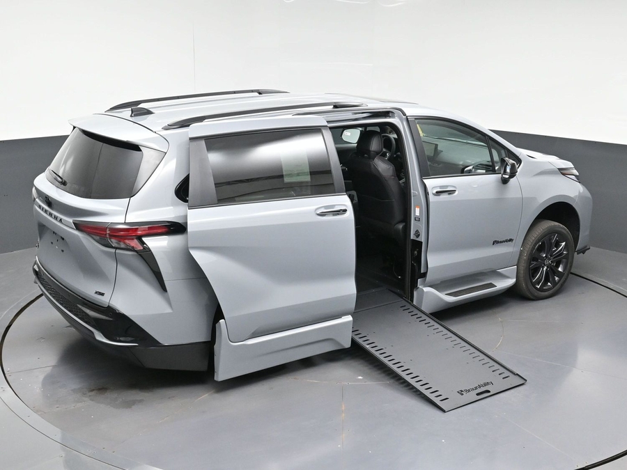 New 2026 Toyota Sienna Hybrid XSE Sport - BraunAbility Side Entry In Floor Automatic Ramp