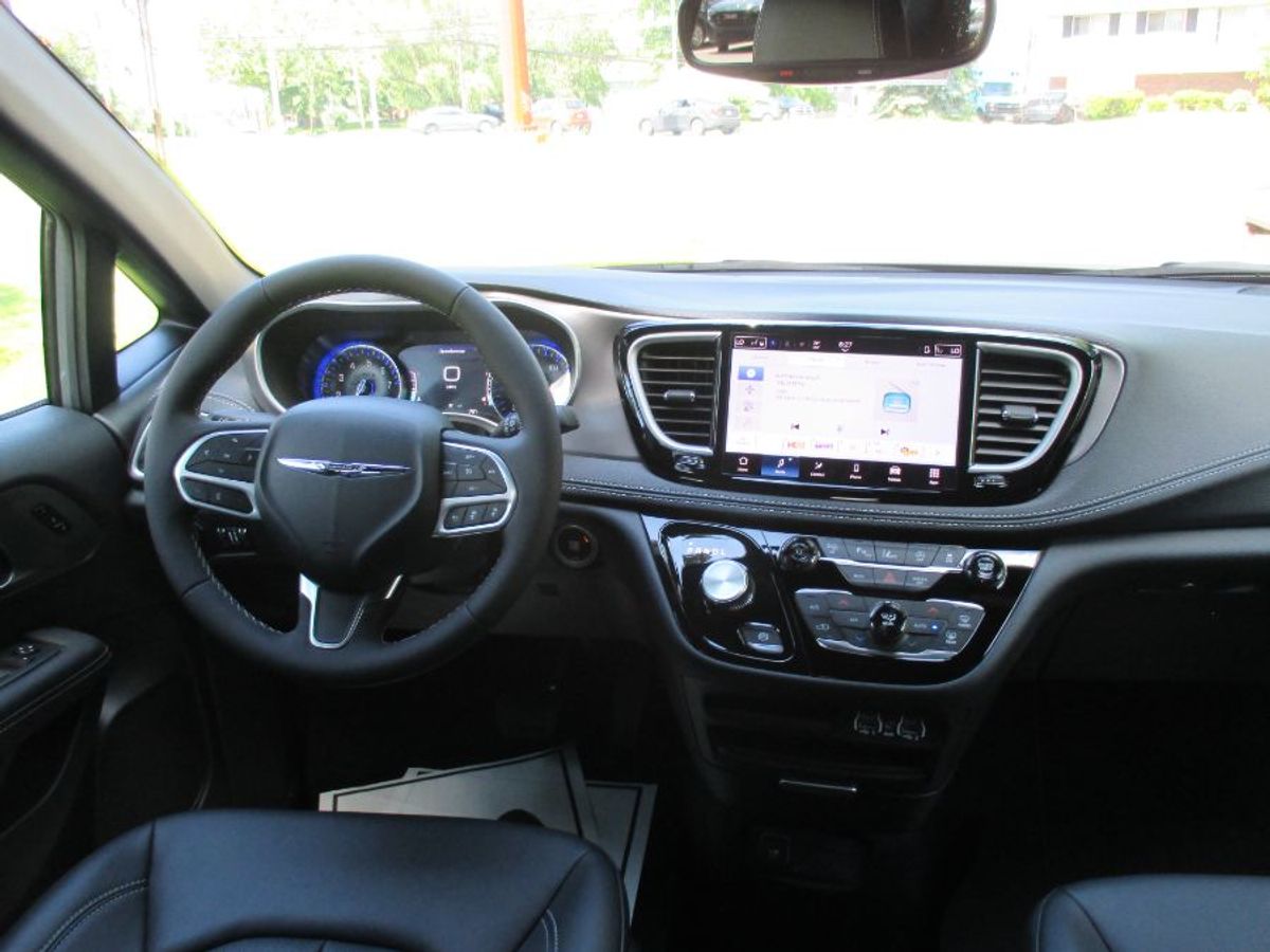 Grey Chrysler Pacifica image number 15