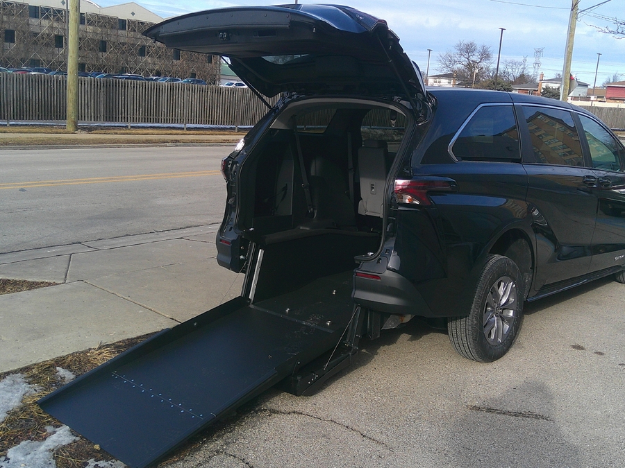 2025 TOYOTA SIENNA - Image 6