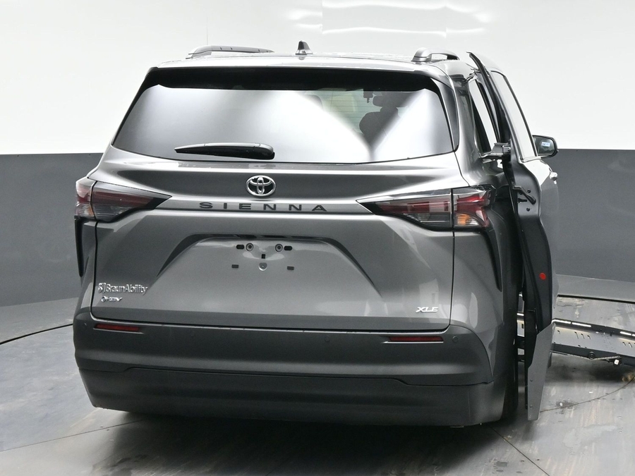 New 2026 Toyota Sienna Hybrid XLE Base - BraunAbility Side Entry Fold Out Automatic Ramp
