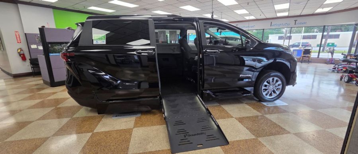 2025 TOYOTA SIENNA - Image 9