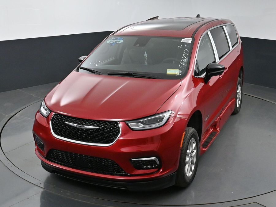 New 2025 Chrysler Pacifica Select Plus - BraunAbility Side Entry Entry Fold Out Automatic Ramp