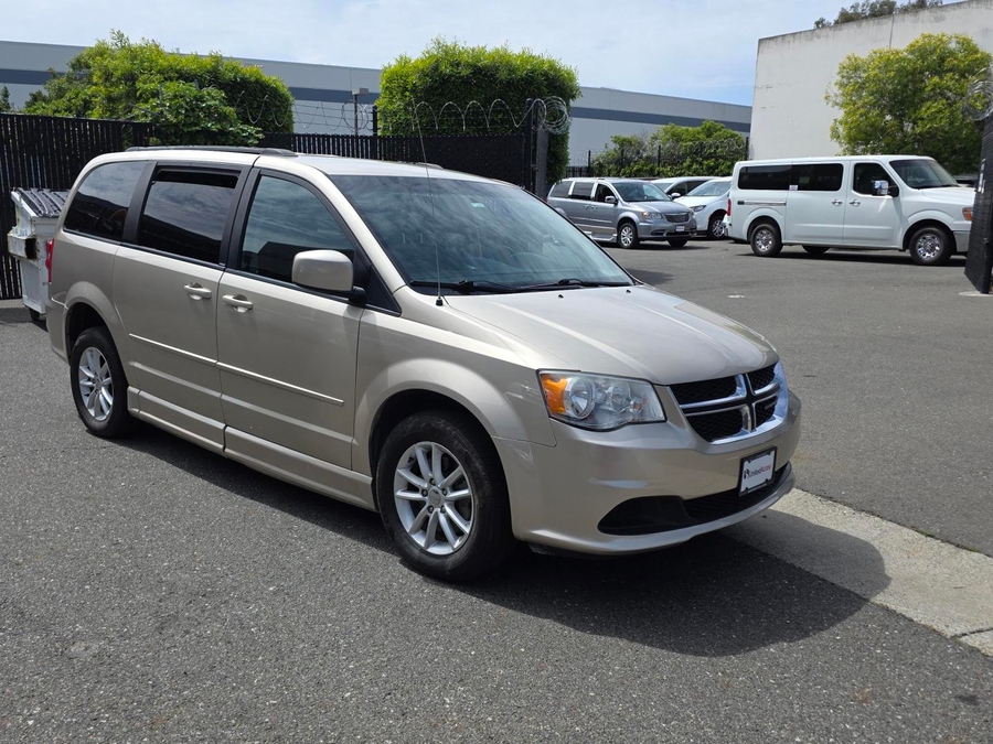 Used 2014 Dodge Grand Caravan SXT - BraunAbility Side Entry Entry Fold Out Automatic Ramp
