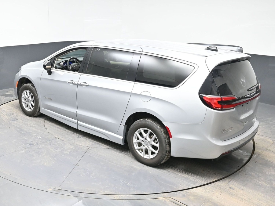 Used 2024 Chrysler Pacifica Touring L - BraunAbility Side Entry Entry Fold Out Automatic Ramp