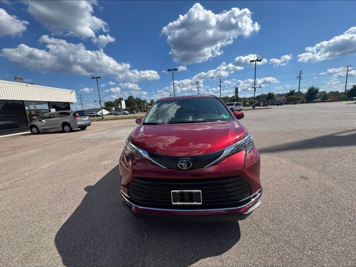 2024 TOYOTA SIENNA - Image 2