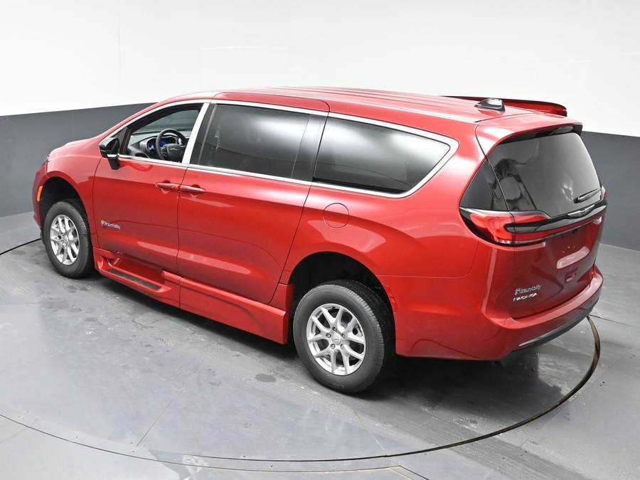 Red Chrysler Pacifica image number 21
