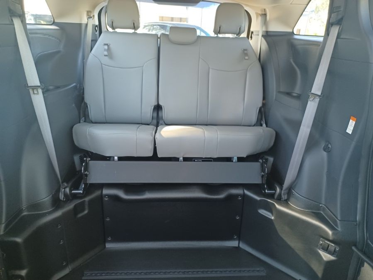 2025 TOYOTA SIENNA - Image 19