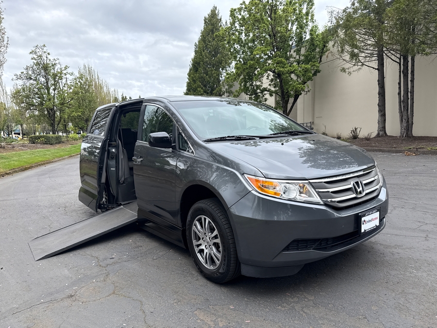 Used 2012 Honda Odyssey EXL - VMI Side Entry Entry In Floor Automatic Ramp