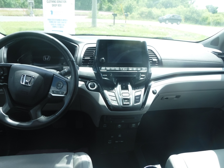 Grey Honda Odyssey image number 9