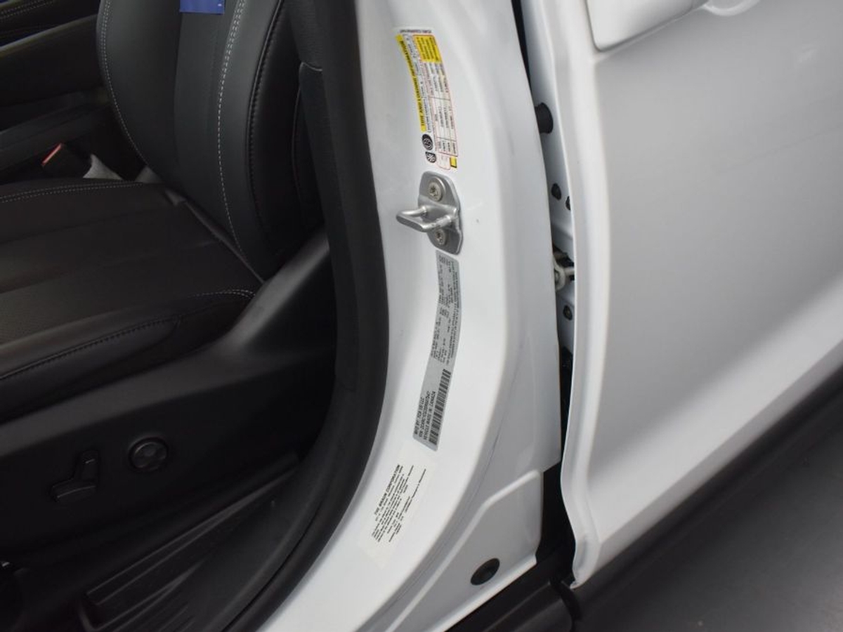 2025 CHRYSLER VOYAGER - Image 17