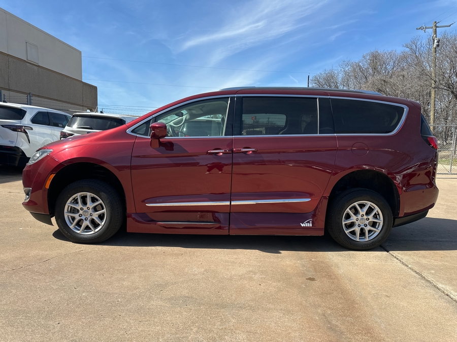 Used 2020 Chrysler Pacifica Touring L - VMI Side Entry Entry In Floor Automatic Ramp