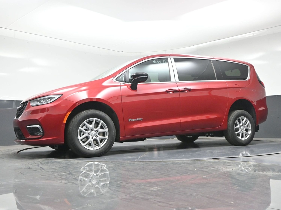 New 2026 Chrysler Pacifica Select Plus - BraunAbility Rear Entry Fold Out Manual Ramp