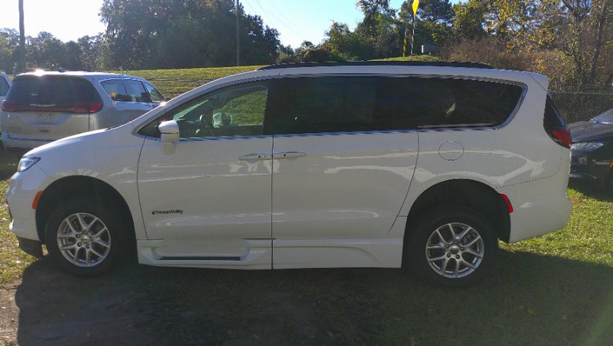 2022 CHRYSLER PACIFICA - Image 6