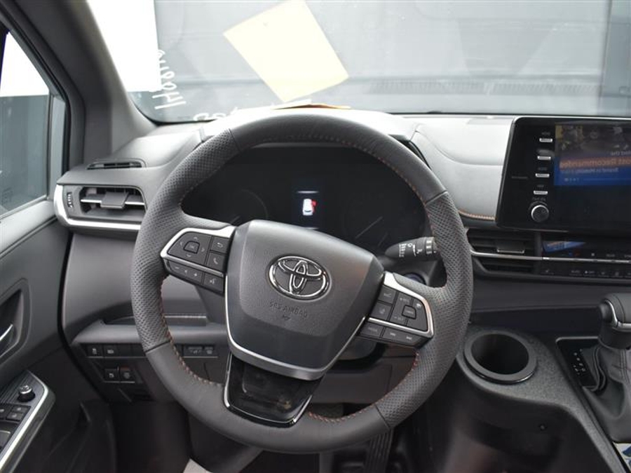 New 2026 Toyota Sienna Hybrid XSE Sport - BraunAbility Side Entry Entry Fold Out Automatic Ramp