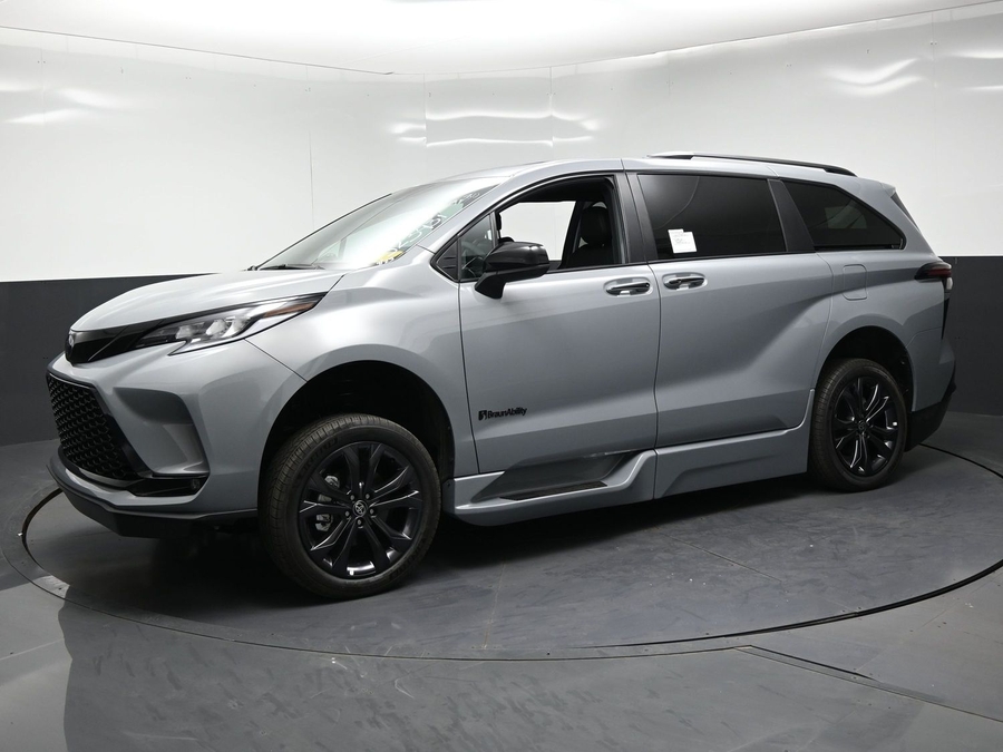 New 2026 Toyota Sienna Hybrid XSE Sport - BraunAbility Side Entry Fold Out Automatic Ramp