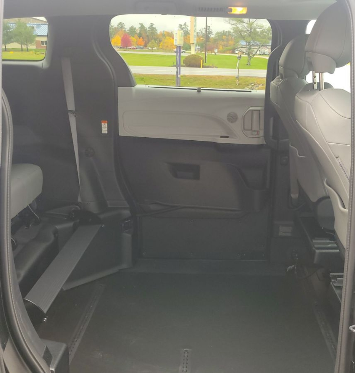 2025 TOYOTA SIENNA - Image 4