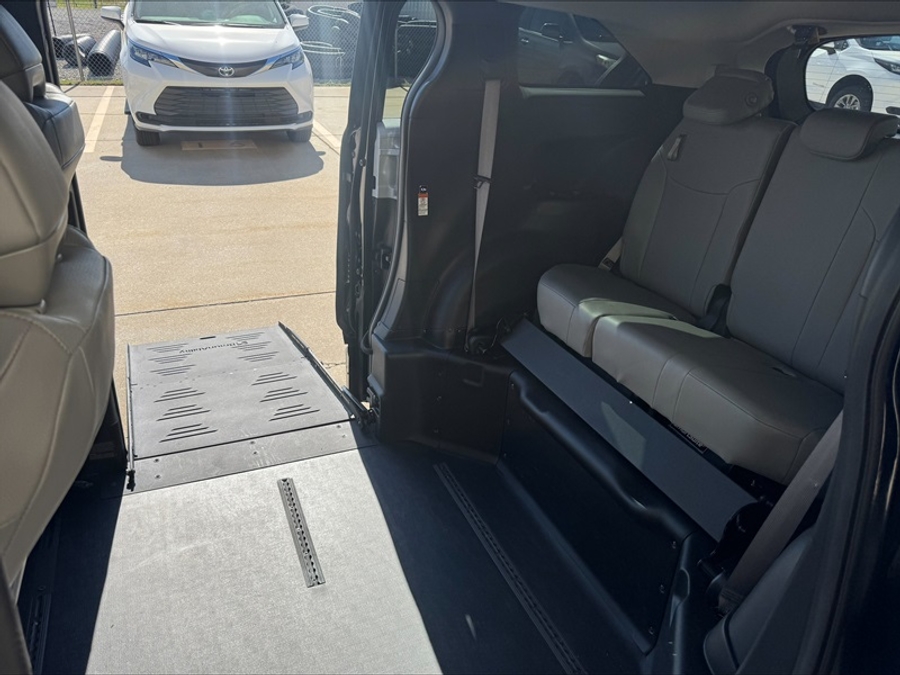 Used 2025 Toyota Sienna Hybrid XLE - BraunAbility Side Entry Entry Fold Out Automatic Ramp