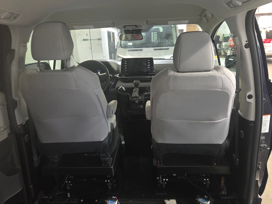 Used 2022 Toyota Sienna Hybrid LE - BraunAbility Side Entry Fold Out Automatic Ramp