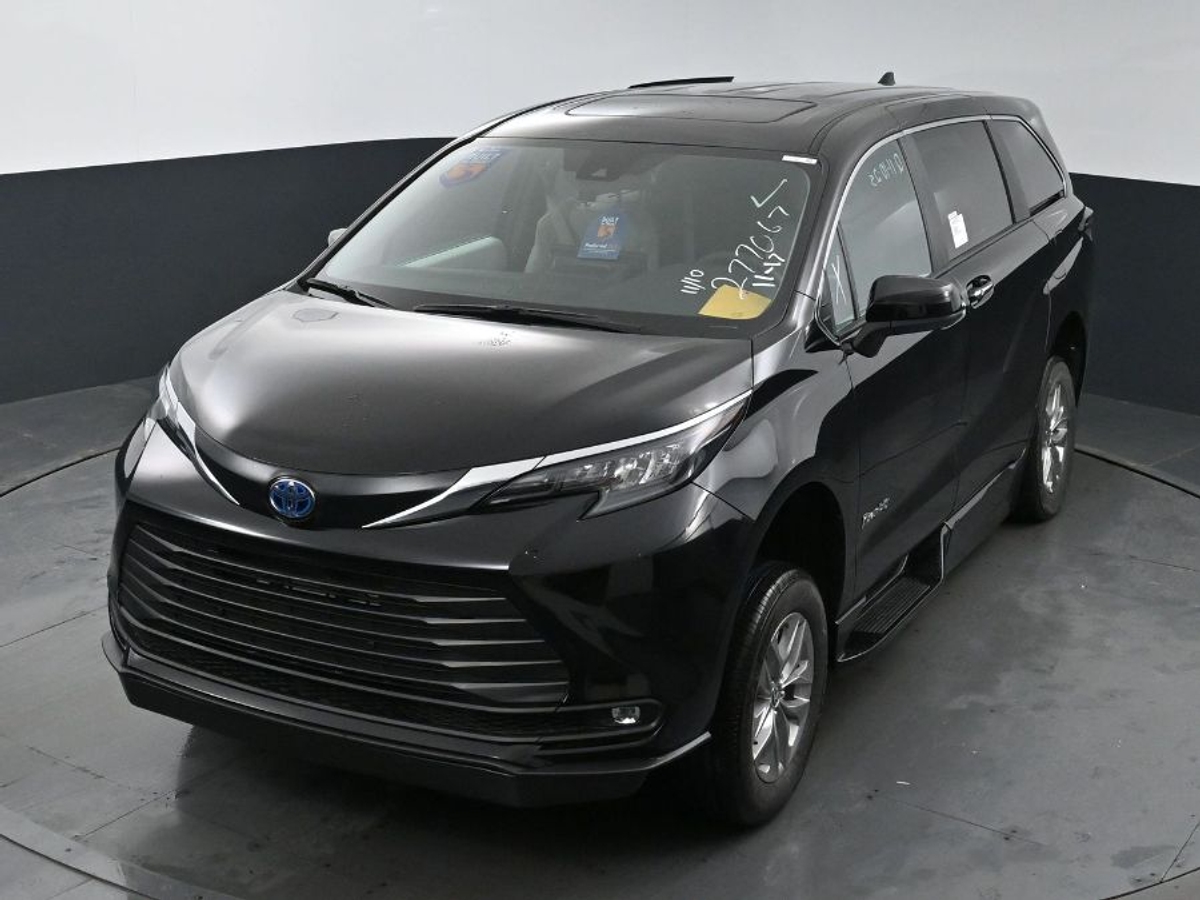 2025 TOYOTA SIENNA - Image 24