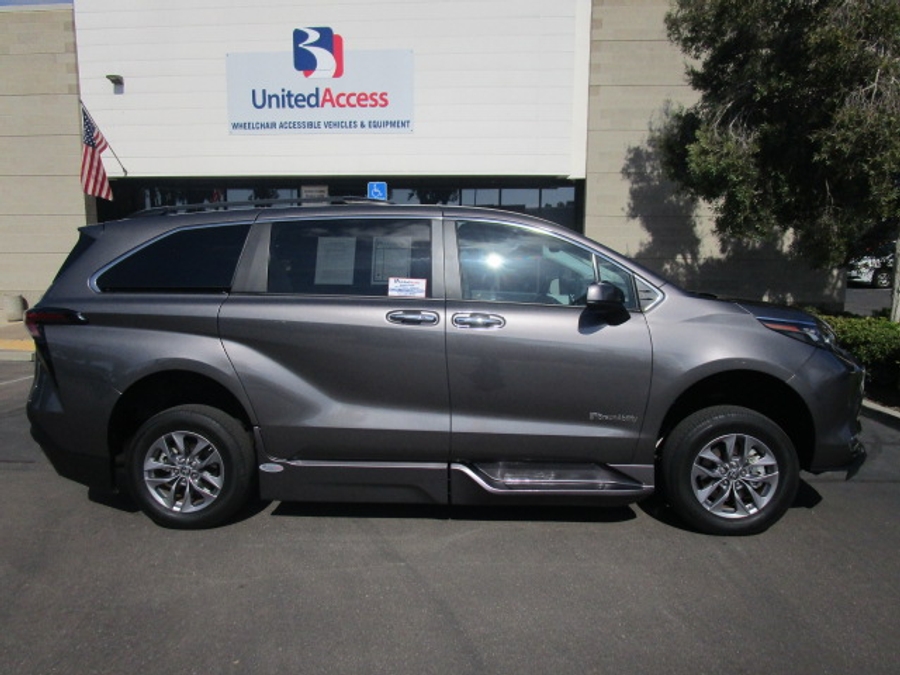 Used 2024 Toyota Sienna Hybrid XLE - BraunAbility Side Entry Entry In Floor Automatic Ramp