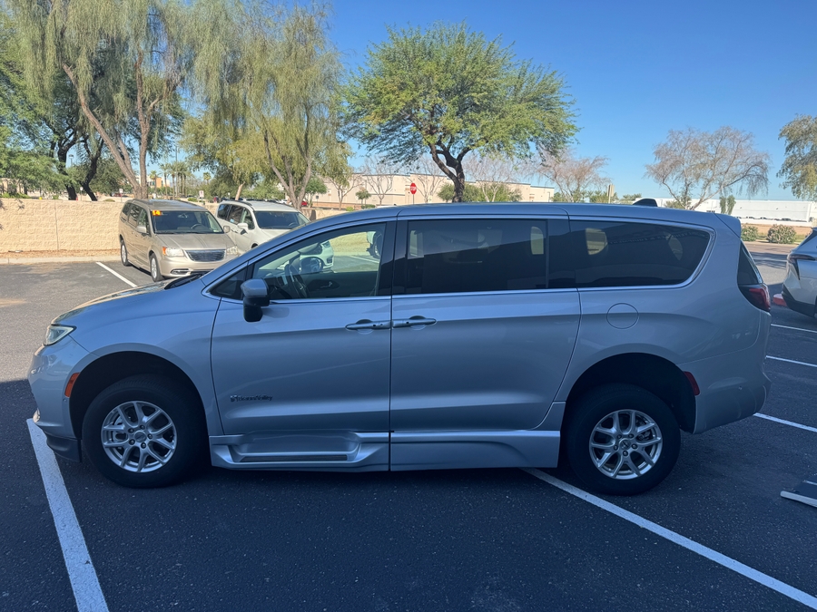Used 2023 Chrysler Pacifica Touring L - BraunAbility Side Entry Fold Out Automatic Ramp
