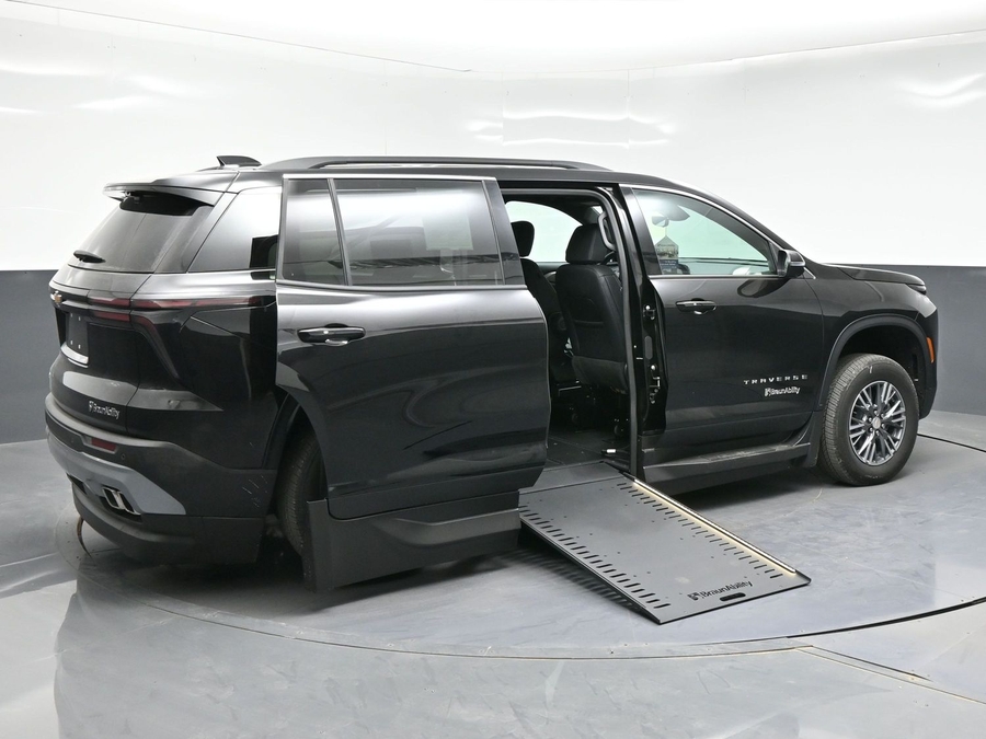 New 2026 Chevrolet Traverse 1LT - BraunAbility Side Entry Entry In Floor Automatic Ramp
