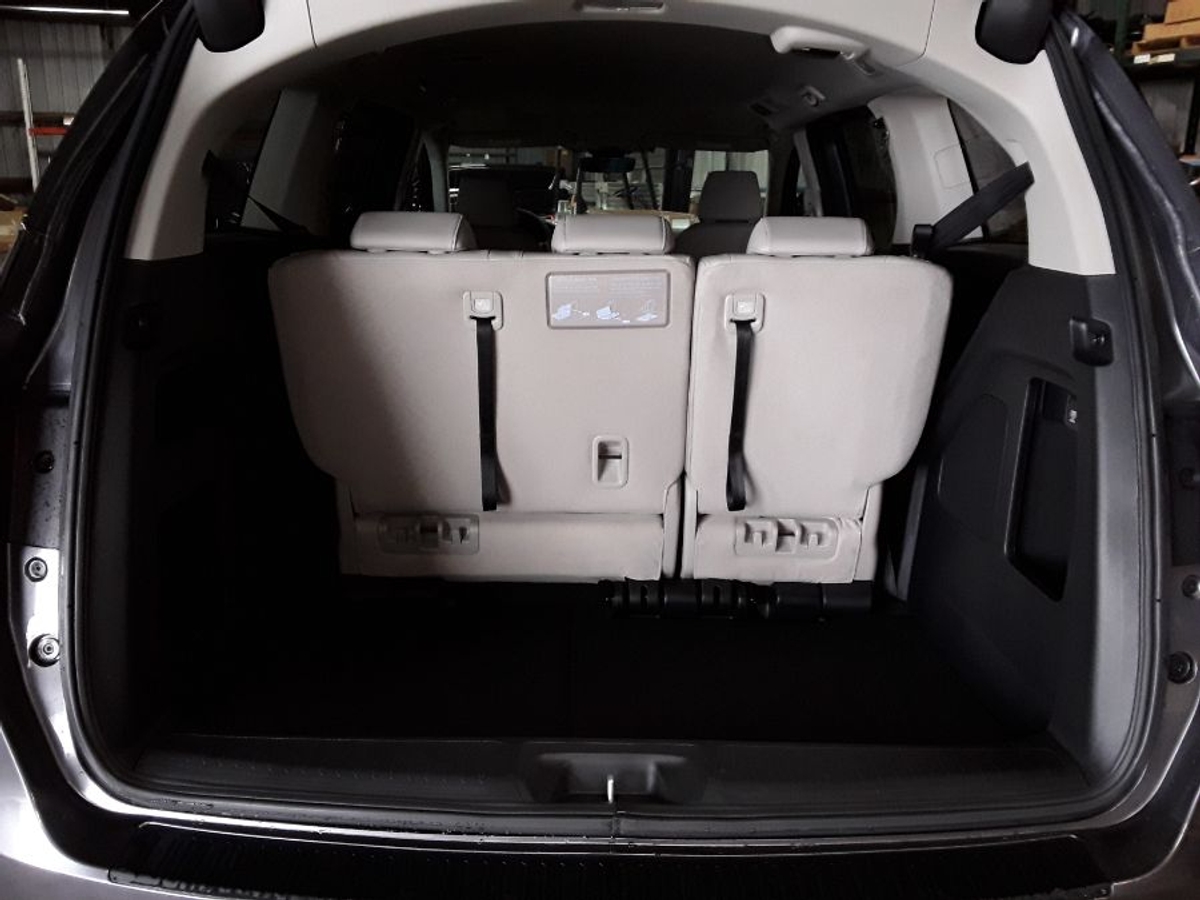 Grey Honda Odyssey image number 31