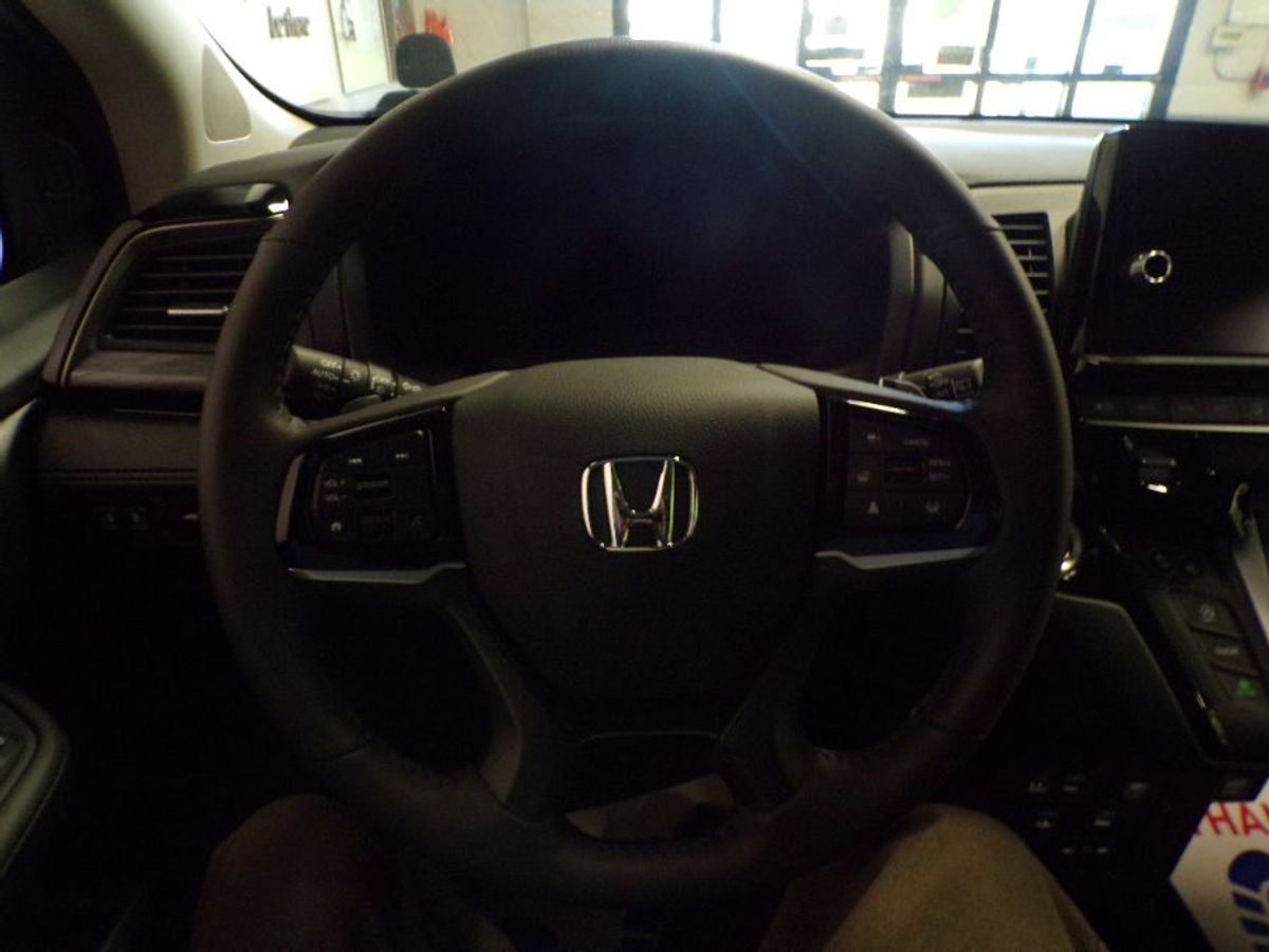 Grey Honda Odyssey image number 12