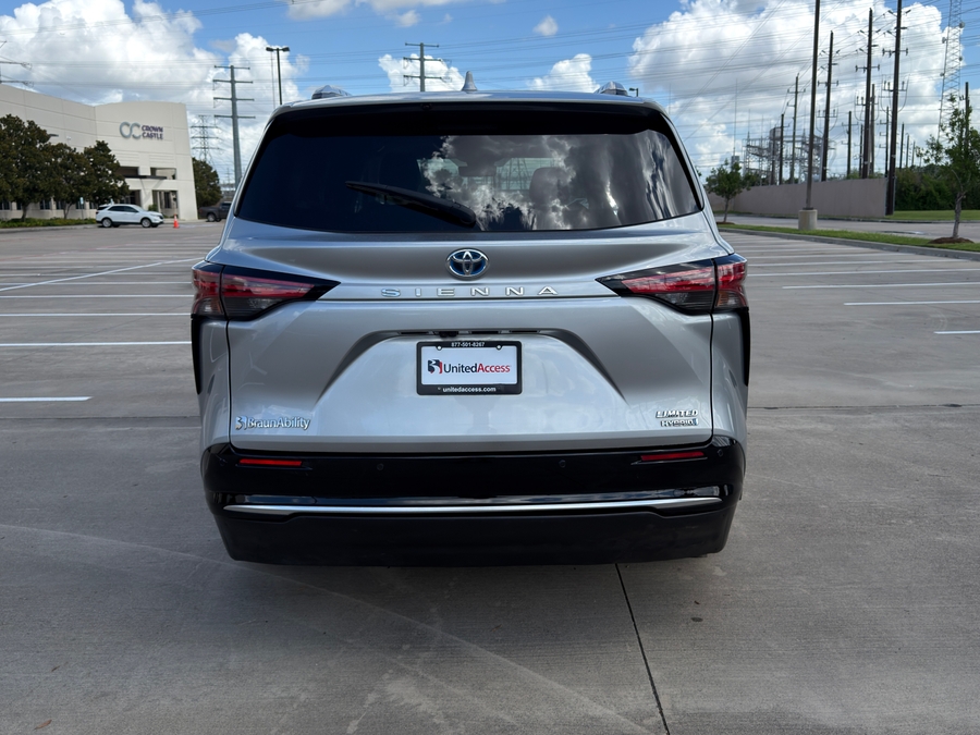 Used 2021 Toyota Sienna Hybrid Limited - BraunAbility Side Entry Fold Out Automatic Ramp