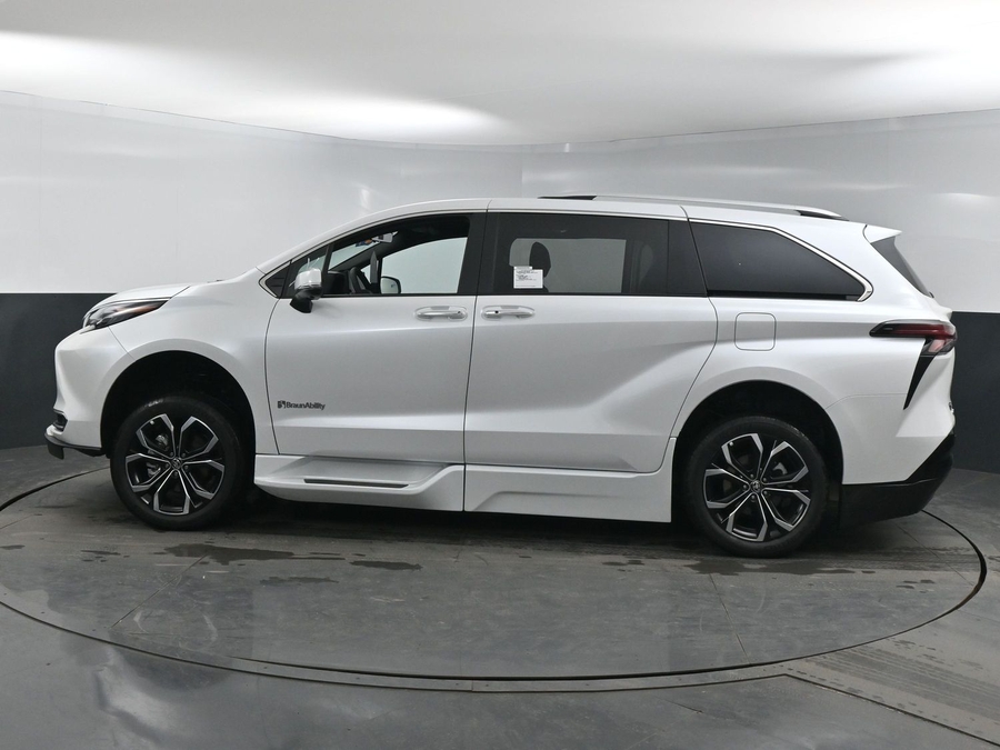 New 2025 Toyota Sienna Hybrid Platinum - BraunAbility Side Entry Entry In Floor Automatic Ramp