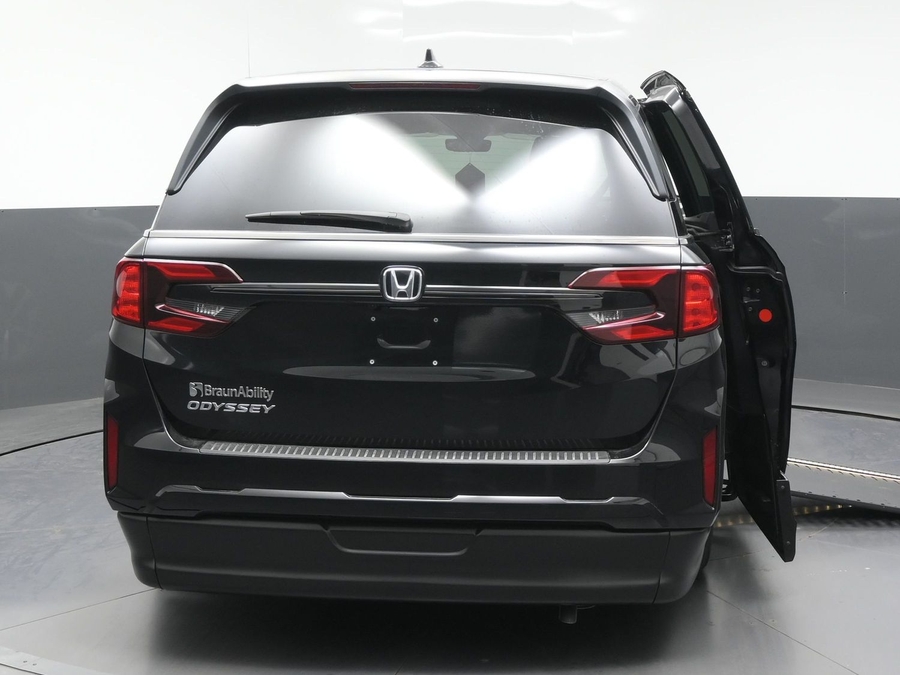 Black Honda Odyssey image number 4