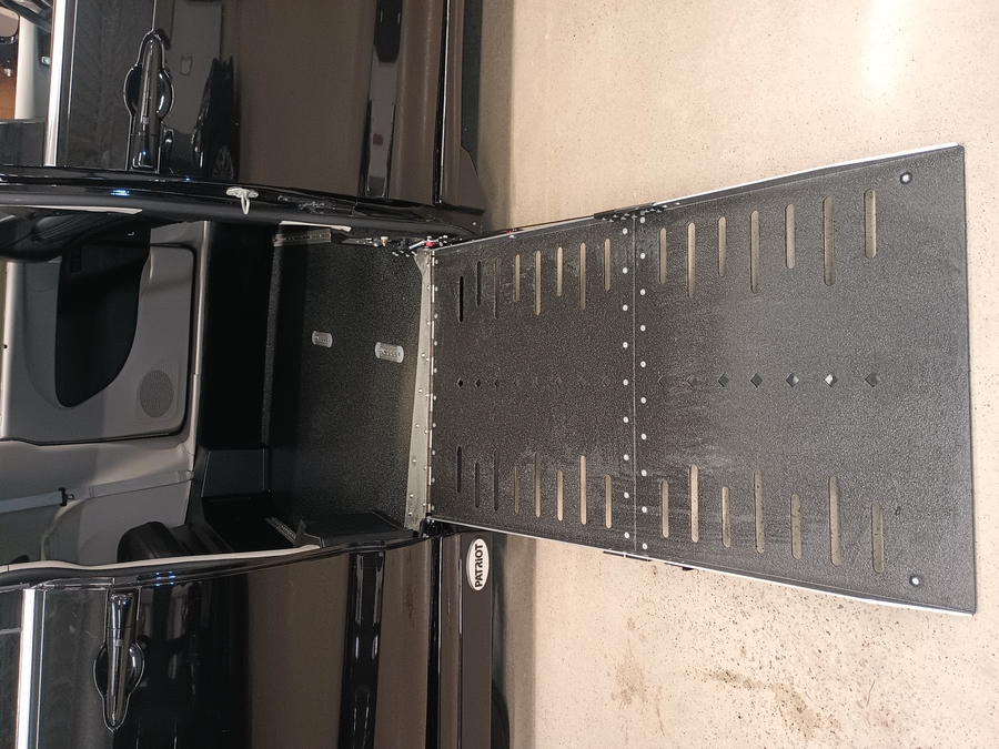 Black Chrysler Pacifica image number 14