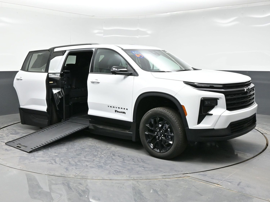 New 2025 Chevrolet Traverse 1LT Midnight - BraunAbility Side Entry Entry In Floor Automatic Ramp