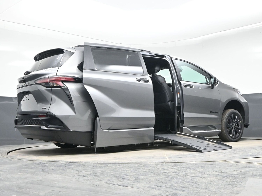 New 2026 Toyota Sienna Hybrid XSE Sport - BraunAbility Side Entry Entry Fold Out Automatic Ramp